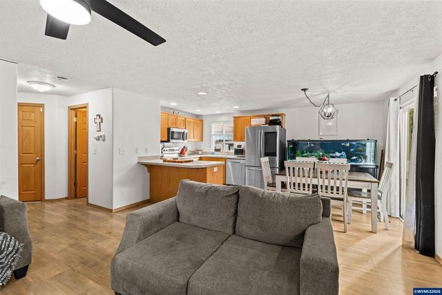 5770 Valleywood Lp SE, Salem, OR 97306