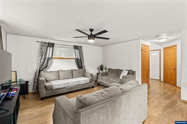 5770 Valleywood Lp SE, Salem, OR 97306