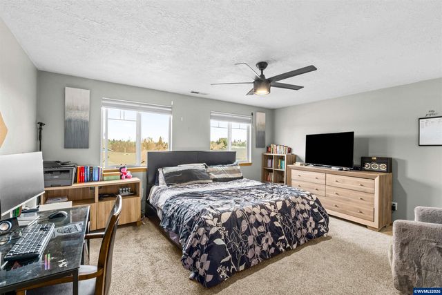 5770 Valleywood Lp SE, Salem, OR 97306