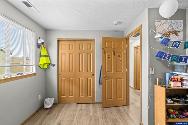 5770 Valleywood Lp SE, Salem, OR 97306