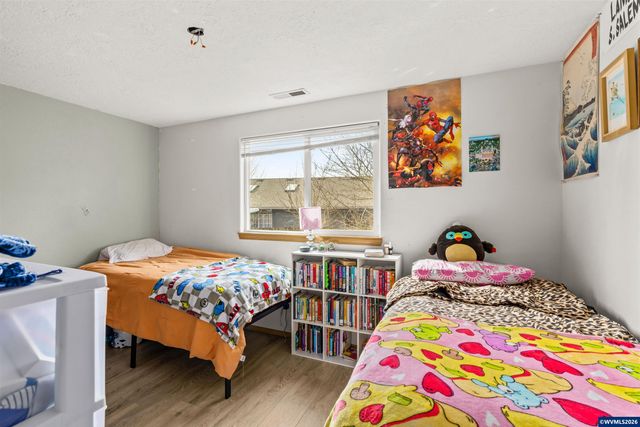 5770 Valleywood Lp SE, Salem, OR 97306