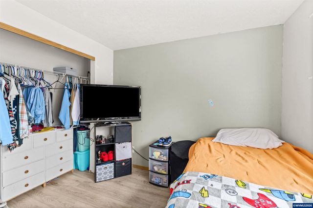 5770 Valleywood Lp SE, Salem, OR 97306