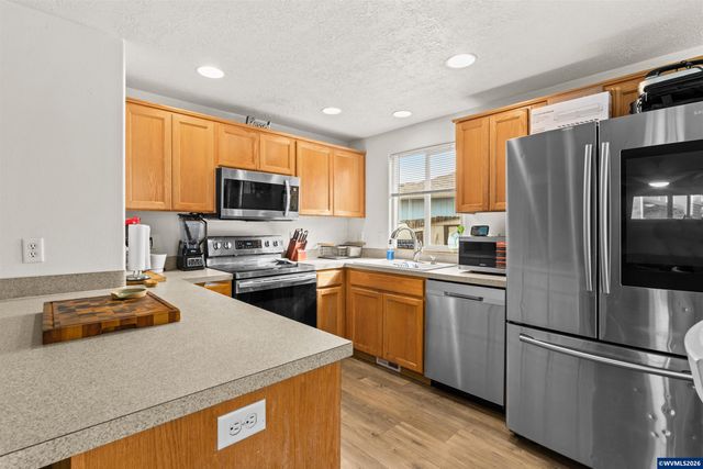 5770 Valleywood Lp SE, Salem, OR 97306