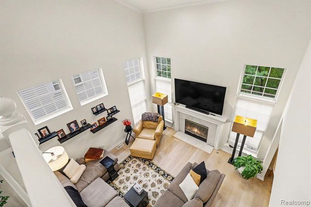 6464 Waters Edge Way, Clarkston, MI 48346