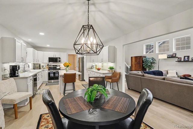 6464 Waters Edge Way, Clarkston, MI 48346