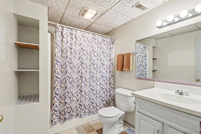 6464 Waters Edge Way, Clarkston, MI 48346