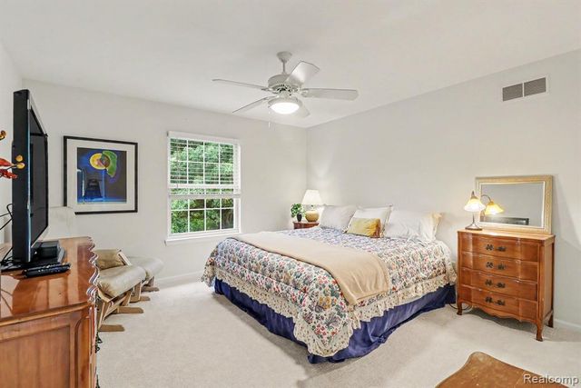 6464 Waters Edge Way, Clarkston, MI 48346