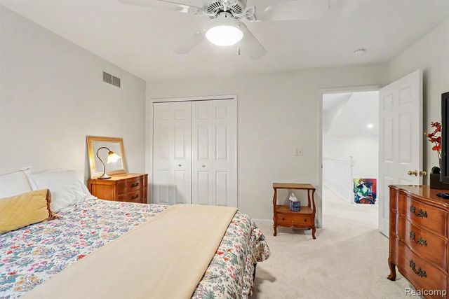 6464 Waters Edge Way, Clarkston, MI 48346
