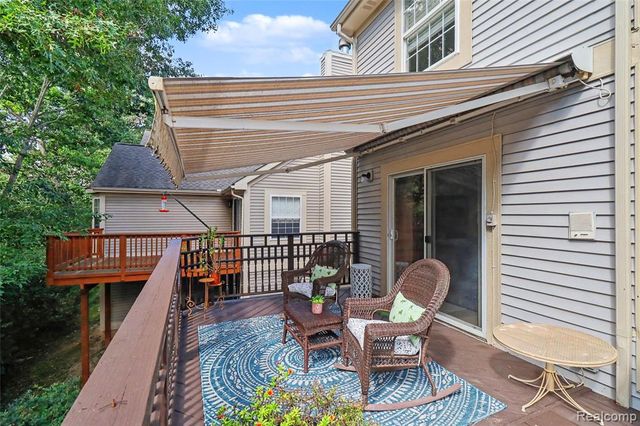 6464 Waters Edge Way, Clarkston, MI 48346