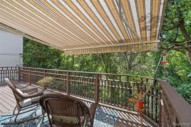 6464 Waters Edge Way, Clarkston, MI 48346