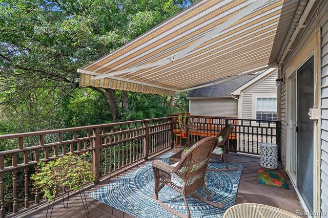 6464 Waters Edge Way, Clarkston, MI 48346