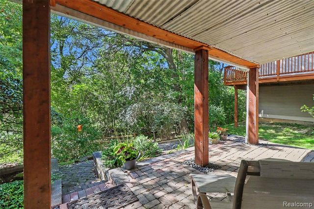 6464 Waters Edge Way, Clarkston, MI 48346