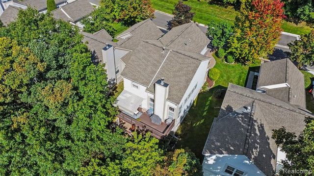6464 Waters Edge Way, Clarkston, MI 48346