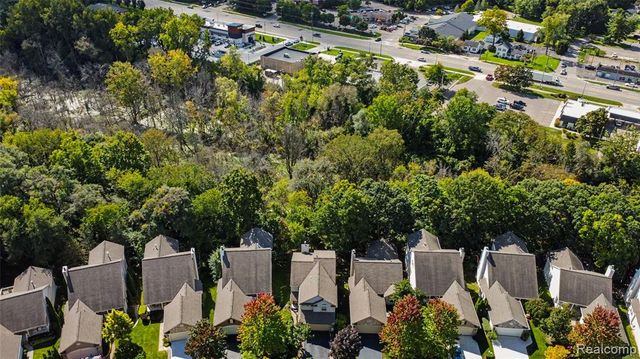 6464 Waters Edge Way, Clarkston, MI 48346