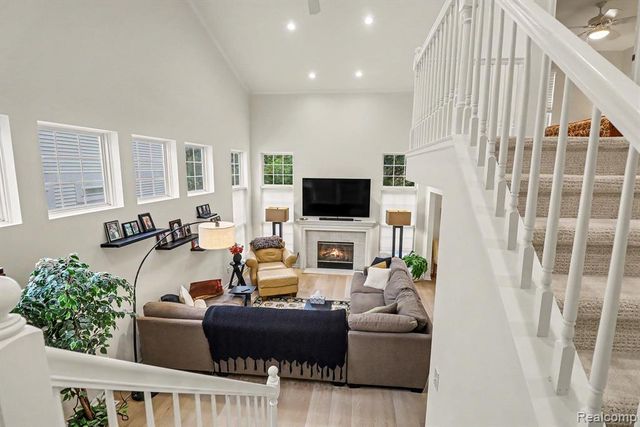 6464 Waters Edge Way, Clarkston, MI 48346