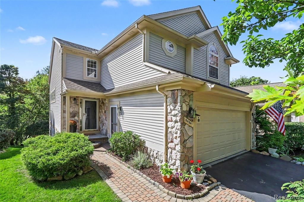 6464 Waters Edge Way, Clarkston, MI 48346