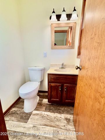 525 N Wheaton Road, Charlotte, MI 48813