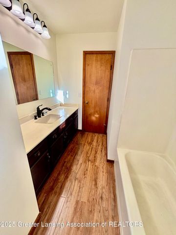 525 N Wheaton Road, Charlotte, MI 48813