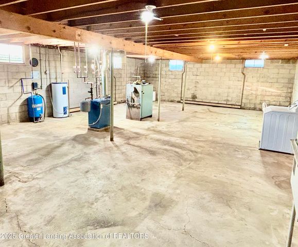 525 N Wheaton Road, Charlotte, MI 48813