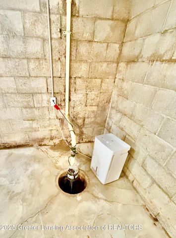 525 N Wheaton Road, Charlotte, MI 48813