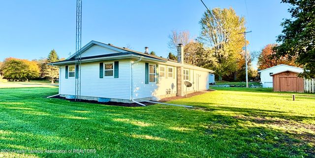 525 N Wheaton Road, Charlotte, MI 48813