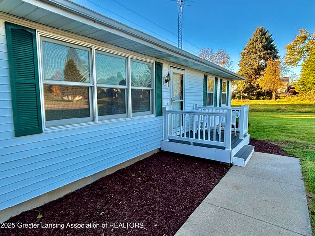 525 N Wheaton Road, Charlotte, MI 48813