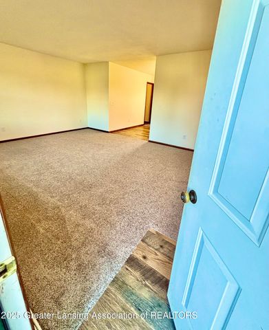 525 N Wheaton Road, Charlotte, MI 48813