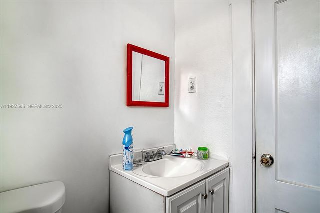 2516 Cleveland St, Hollywood, FL 33020