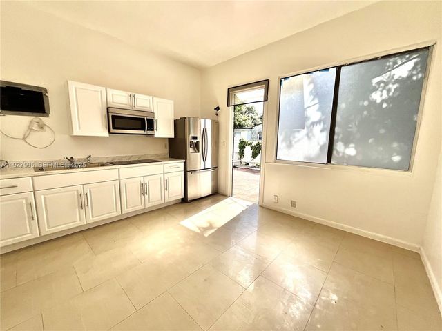 2516 Cleveland St, Hollywood, FL 33020