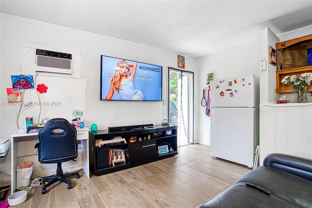 2516 Cleveland St, Hollywood, FL 33020