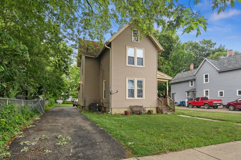 605 Iowa Avenue, Aurora, IL 60506