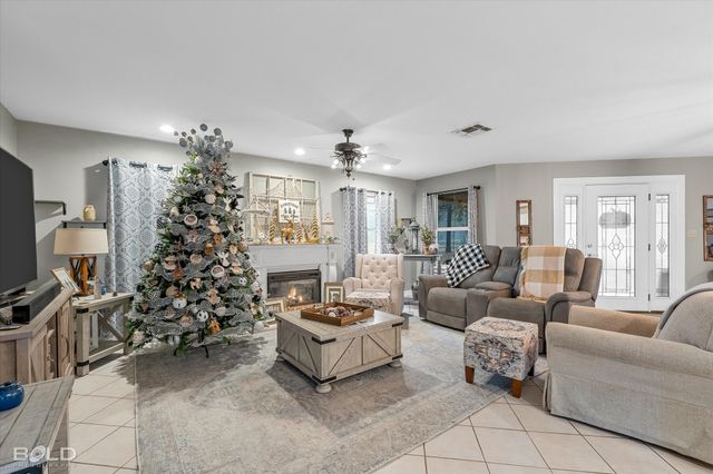 7568 W Lakeshore Drive, Shreveport, LA 71107