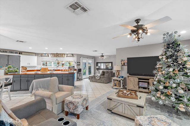 7568 W Lakeshore Drive, Shreveport, LA 71107