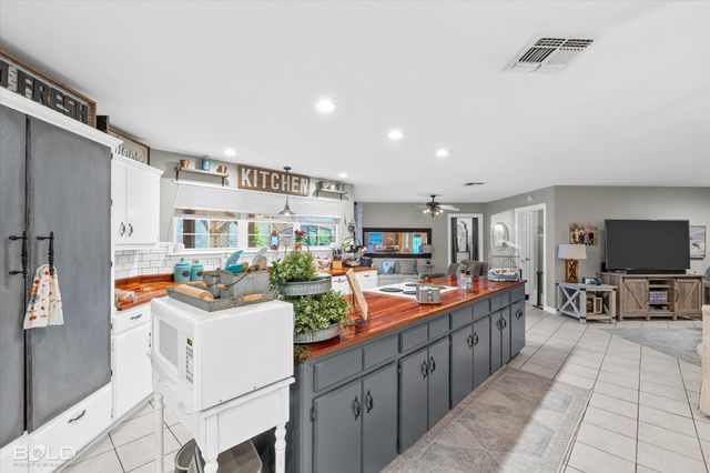 7568 W Lakeshore Drive, Shreveport, LA 71107