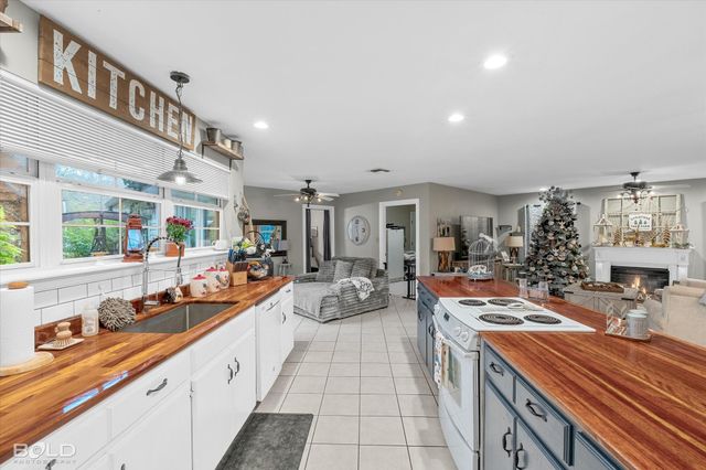 7568 W Lakeshore Drive, Shreveport, LA 71107