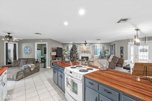 7568 W Lakeshore Drive, Shreveport, LA 71107