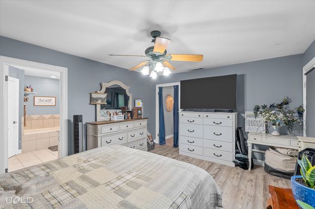 7568 W Lakeshore Drive, Shreveport, LA 71107