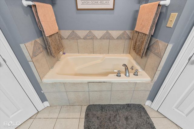 7568 W Lakeshore Drive, Shreveport, LA 71107