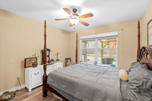 7568 W Lakeshore Drive, Shreveport, LA 71107