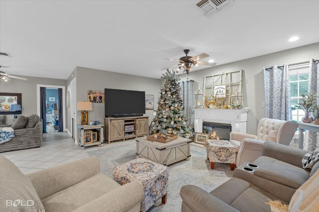 7568 W Lakeshore Drive, Shreveport, LA 71107