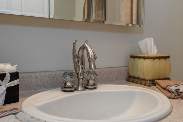 5 Poe Cir, Tyngsborough, MA 01879