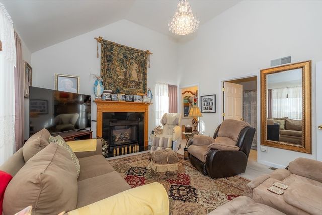5 Poe Cir, Tyngsborough, MA 01879