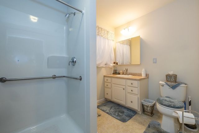 5 Poe Cir, Tyngsborough, MA 01879