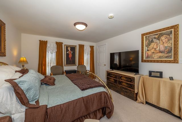 5 Poe Cir, Tyngsborough, MA 01879
