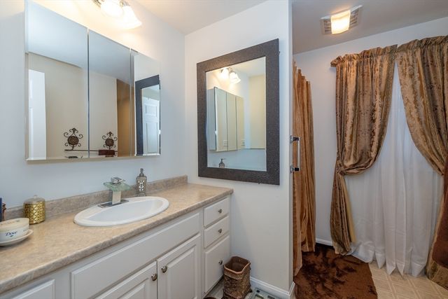 5 Poe Cir, Tyngsborough, MA 01879