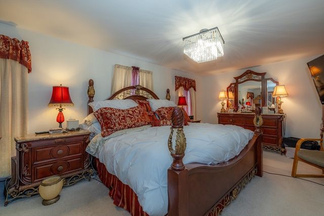 5 Poe Cir, Tyngsborough, MA 01879