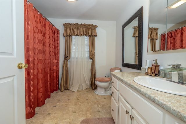 5 Poe Cir, Tyngsborough, MA 01879