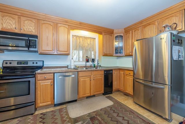 5 Poe Cir, Tyngsborough, MA 01879