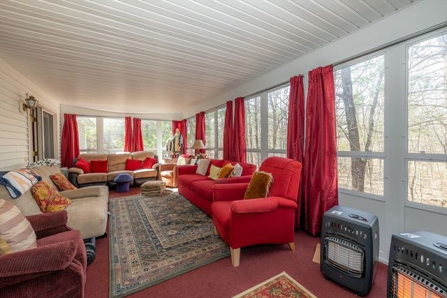 5 Poe Cir, Tyngsborough, MA 01879