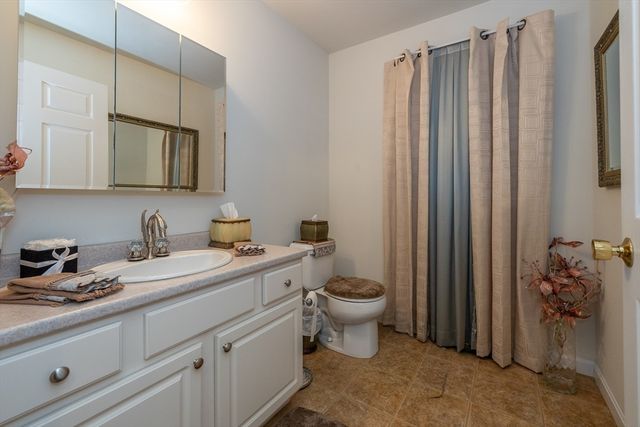 5 Poe Cir, Tyngsborough, MA 01879